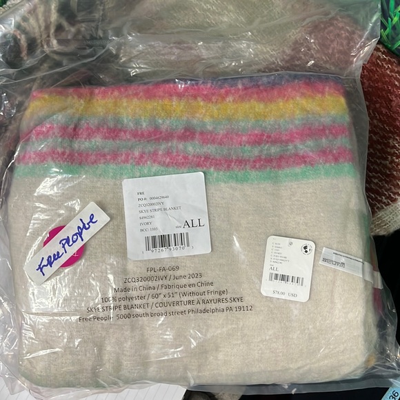 Free people SKYE a stripe blanket 60”x51” without fringe sealed in bag - Picture 6 of 6